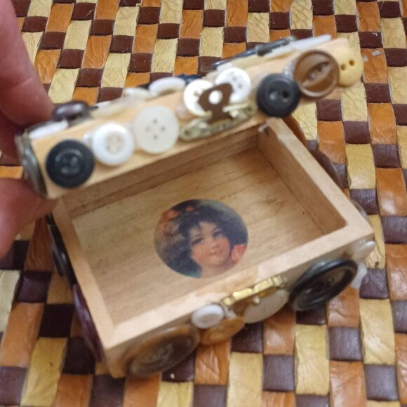 Vintage Button Box ~ Trinket Box ~ Button Collectors - Picture 3 of 4